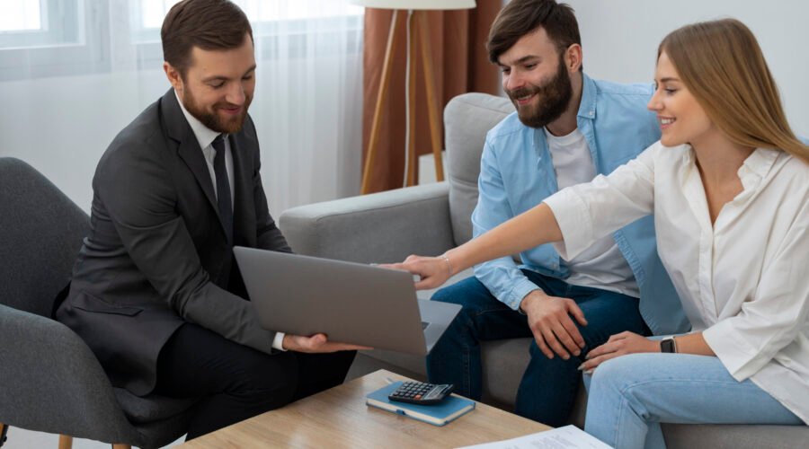 How to Choose the Right Real Estate Agent: 7 Key Factors to Compare