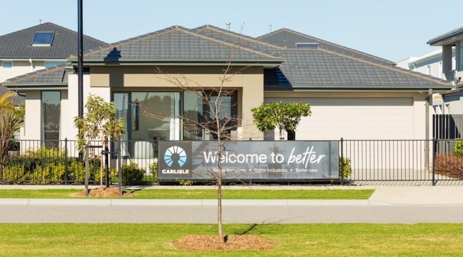 Auction vs Private Treaty in Australia: How to Choose Your Sale Method in a Falling Market