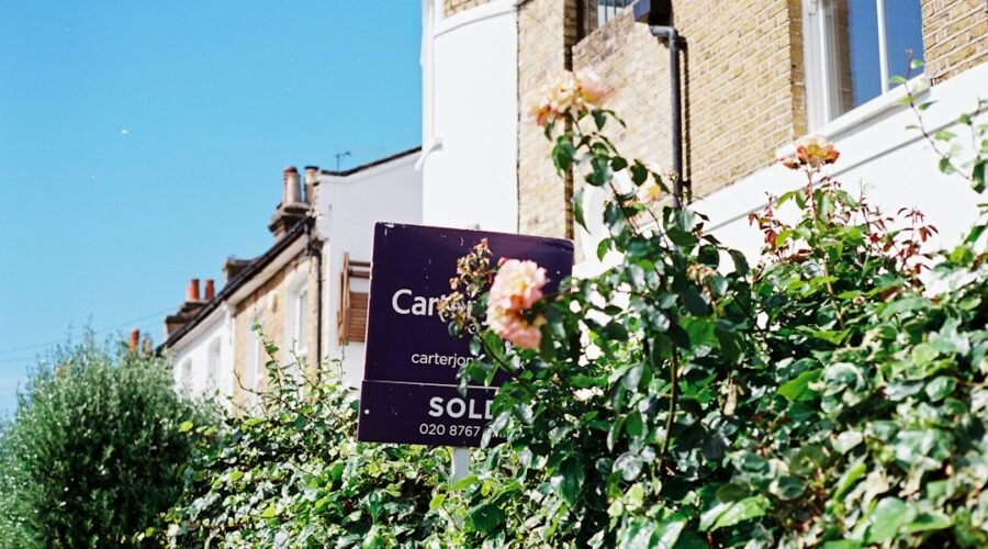 Changing Real Estate Agents Mid-Sale: How to Avoid Paying Two Commissions